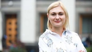 Євгенія Кравчук: Більшість виділених цього року Євросоюзом коштів за репараційним кредитом Україна використає на виробництво й закупівлю зброї